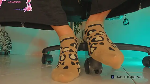 charlotte  grey online show from November 2025 08:42:01 PM