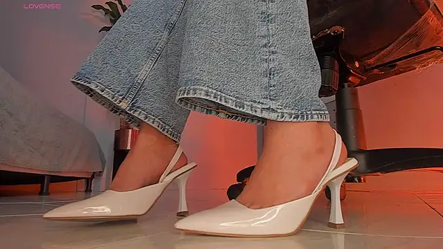 charlotte  grey online show from November 2025 08:35:02 PM