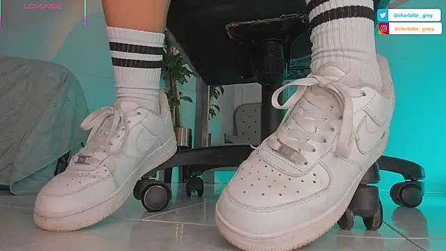 charlotte  grey online show from November 2025 07:17:02 PM