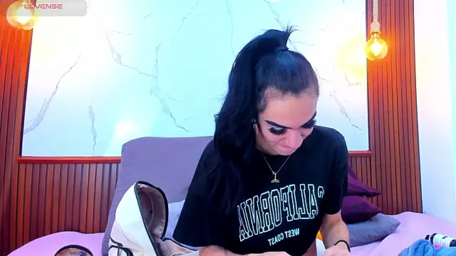 Mia thompson 19 online show from November 2025 05:49:01 PM