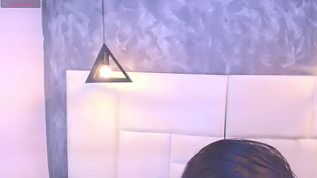 Mia thompson 19 online show from November 2025 05:50:01 PM