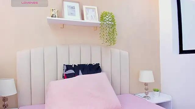 Mia thompson 19 online show from February 2026 07:33:02 PM