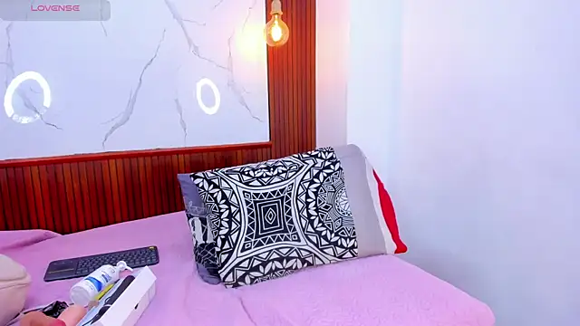 Mia thompson 19 online show from April 2026 08:23:02 PM