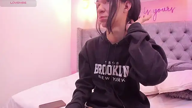 Mia thompson 19 online show from November 2025 03:48:01 PM