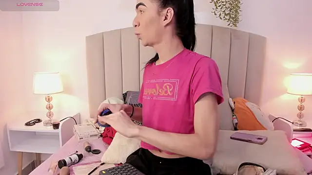 Mia thompson 19 online show from October 2025 09:03:01 PM