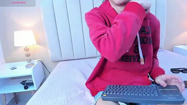 Mia thompson 19 online show from November 2025 02:53:01 PM