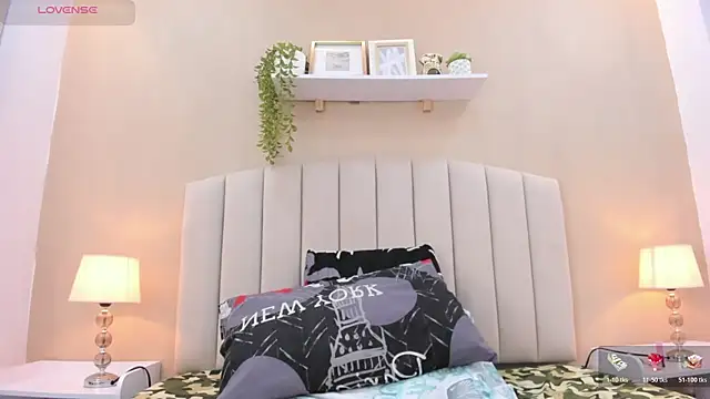 Mia thompson 19 online show from January 2026 07:09:01 PM