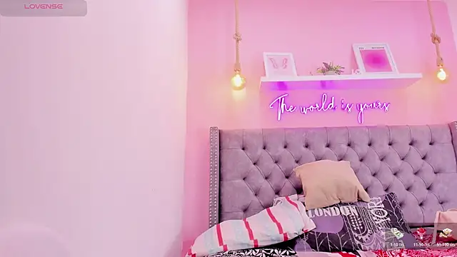 Mia thompson 19 online show from November 2025 02:10:01 PM