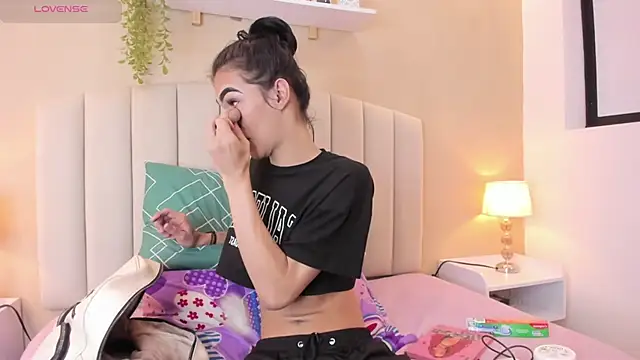 Mia thompson 19 online show from January 2026 07:06:02 PM