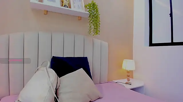Mia thompson 19 online show from July 2026 07:47:02 PM