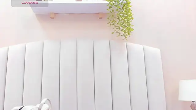 Mia thompson 19 online show from February 2026 07:36:01 PM