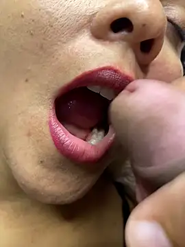 mayemarc online show from November 2025 05:56:01 PM