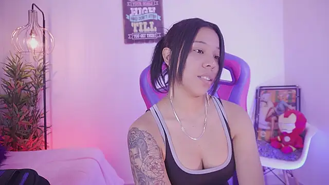 madelyn rose  online show from November 2025 02:12:02 AM