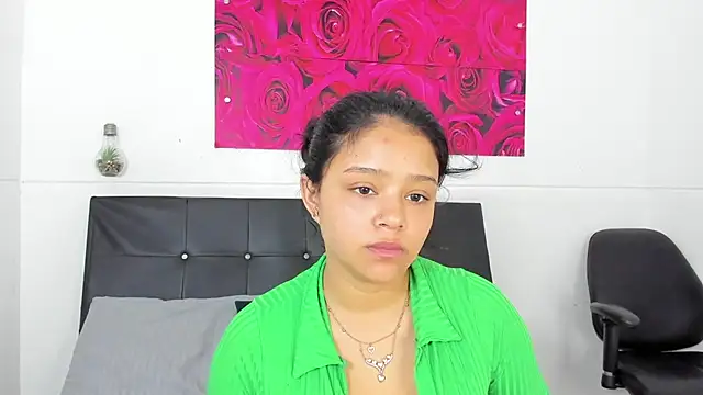 Snapshot of Tiffanny_Rose_ chatting on December 2024 06:30:02 PM Tiffanny Rose online show from December 2024 06:30:02 PM