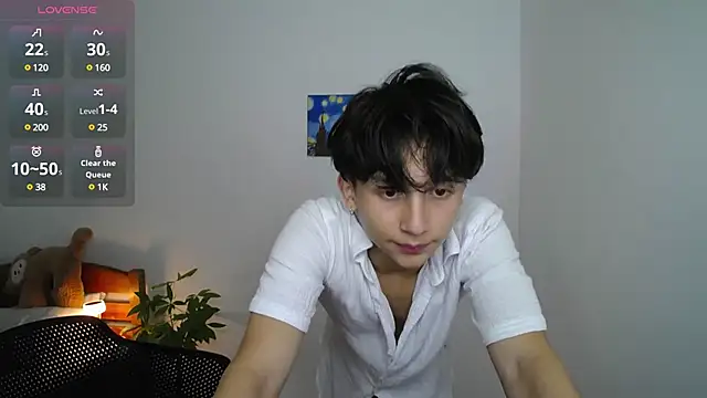 Snapshot of valentino_rigatti chatting on December 2024 11:42:01 PM valentino rigatti online show from December 2024 11:42:01 PM