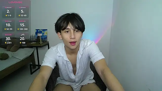 Snapshot of valentino_rigatti chatting on January 2025 06:07:01 AM valentino rigatti online show from January 2025 06:07:01 AM