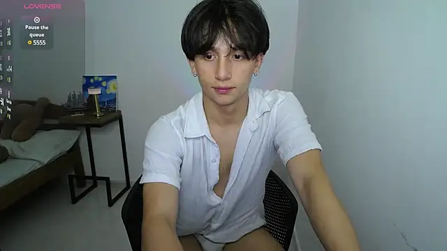 Snapshot of valentino_rigatti chatting on January 2025 02:24:02 AM valentino rigatti online show from January 2025 02:24:02 AM