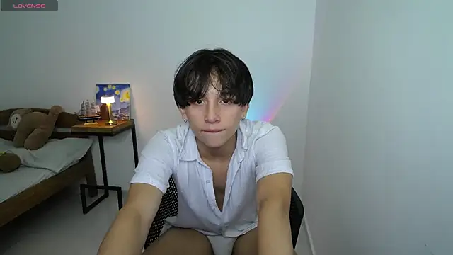 Snapshot of valentino_rigatti chatting on January 2025 11:22:01 PM valentino rigatti online show from January 2025 11:22:01 PM