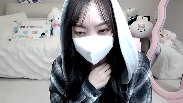 momo room online show from October 2025 02:07:01 PM