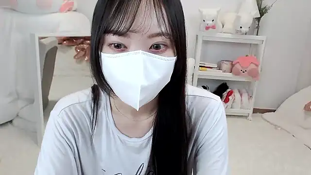 momo room online show from May 2026 06:42:02 AM