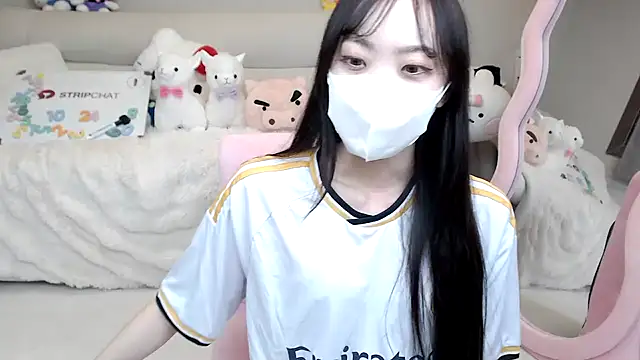 momo room online show from October 2025 10:47:01 AM