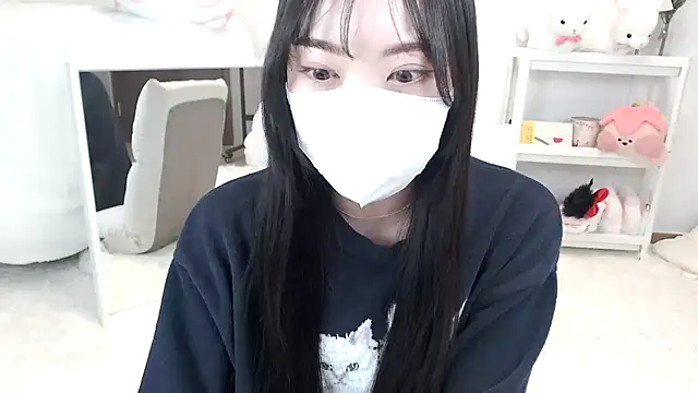 momo room online show from April 2026 12:35:02 PM