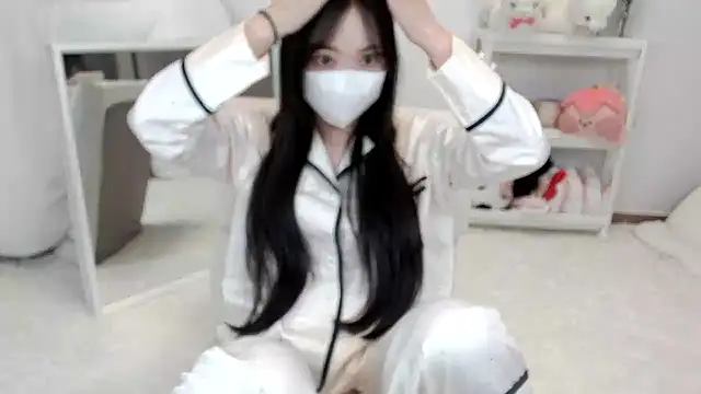 momo room online show from May 2026 11:57:01 AM