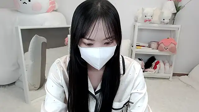 momo room online show from May 2026 11:08:01 AM