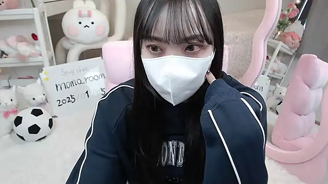 Snapshot of momo_room chatting on January 2025 04:04:01 AM momo room online show from January 2025 04:04:01 AM