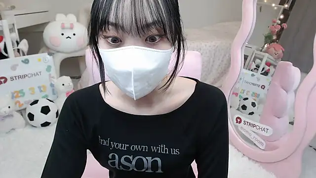 Snapshot of momo_room chatting on March 2025 01:29:01 PM momo room online show from March 2025 01:29:01 PM