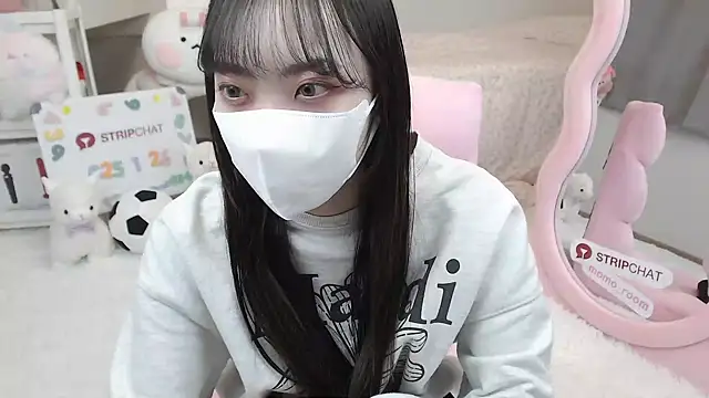 Snapshot of momo_room chatting on January 2025 05:02:01 AM momo room online show from January 2025 05:02:01 AM