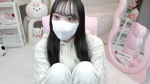 Snapshot of momo_room chatting on January 2025 09:40:02 AM momo room online show from January 2025 09:40:02 AM