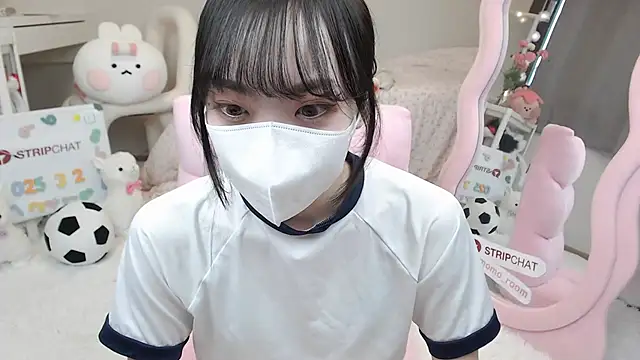 Snapshot of momo_room chatting on March 2025 04:07:02 AM momo room online show from March 2025 04:07:02 AM