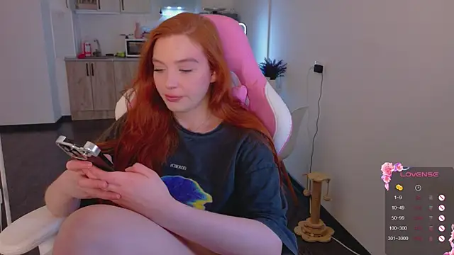 Snapshot of cinnabon_girls chatting on April 2026 05:03:01 PM cinnabon girls online show from April 2026 05:03:01 PM