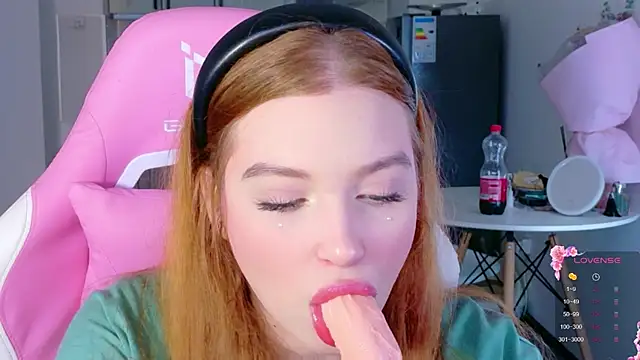 Snapshot of cinnabon_girls chatting on March 2026 03:33:01 PM cinnabon girls online show from March 2026 03:33:01 PM