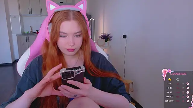 Snapshot of cinnabon_girls chatting on April 2026 02:18:02 PM cinnabon girls online show from April 2026 02:18:02 PM