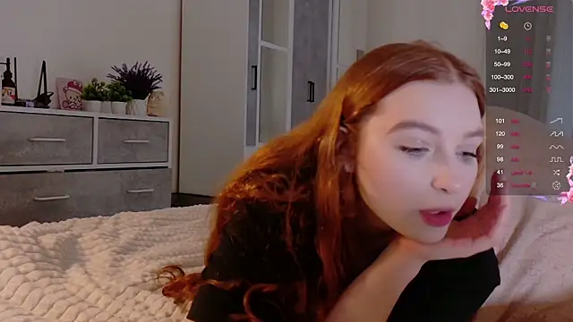 Snapshot of cinnabon_girls chatting on September 2025 06:42:01 AM cinnabon girls online show from September 2025 06:42:01 AM