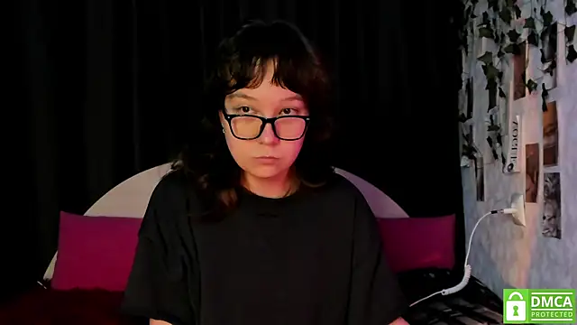 dreamgirllovee online show from November 2025 02:04:01 AM