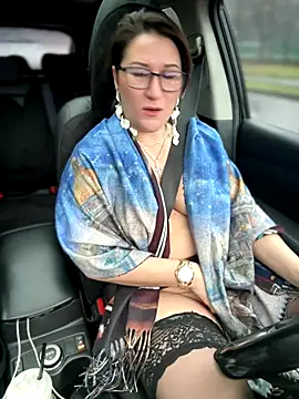 Snapshot of ZhenjaPoledance chatting on November 2025 06:13:02 AM ZhenjaPoledance online show from November 2025 06:13:02 AM