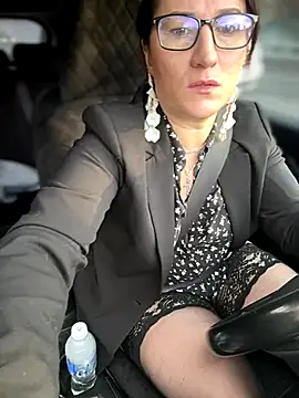 Snapshot of ZhenjaPoledance chatting on November 2025 06:24:01 AM ZhenjaPoledance online show from November 2025 06:24:01 AM