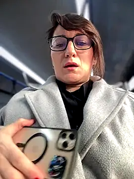 Snapshot of ZhenjaPoledance chatting on November 2025 08:15:02 AM ZhenjaPoledance online show from November 2025 08:15:02 AM