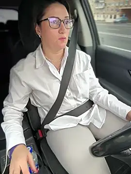 Snapshot of ZhenjaPoledance chatting on October 2025 07:09:01 AM ZhenjaPoledance online show from October 2025 07:09:01 AM