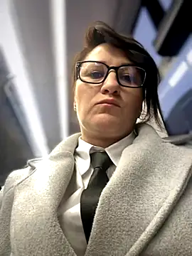 Snapshot of ZhenjaPoledance chatting on November 2025 12:38:02 PM ZhenjaPoledance online show from November 2025 12:38:02 PM