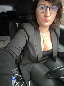 Snapshot of ZhenjaPoledance chatting on November 2025 08:52:01 AM ZhenjaPoledance online show from November 2025 08:52:01 AM