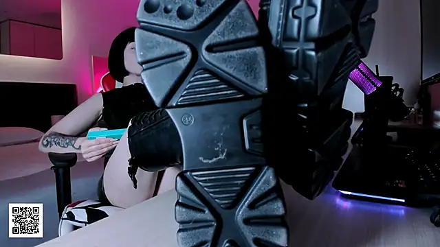 Snapshot of _Goddess_Misha_ chatting on November 2025 09:04:01 PM Goddess Misha online show from November 2025 09:04:01 PM