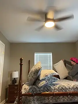 lezbean24 online show from February 2026 05:57:01 PM