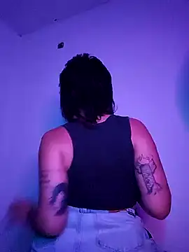 Snapshot of xmoira3x chatting on February 2025 12:42:01 AM xmoira3x online show from February 2025 12:42:01 AM