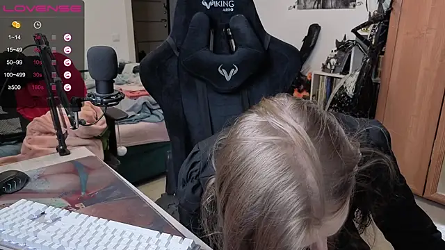 stellablondy online show from November 2025 02:21:01 PM