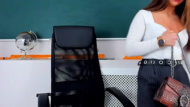 CamillaLarson online show from November 2025 02:45:02 AM