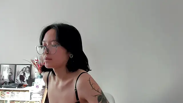 Snapshot of ailey_chao chatting on May 2026 02:19:02 AM ailey chao online show from May 2026 02:19:02 AM